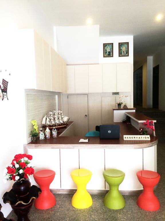 Phuthara Hostel Пхукет Экстерьер фото