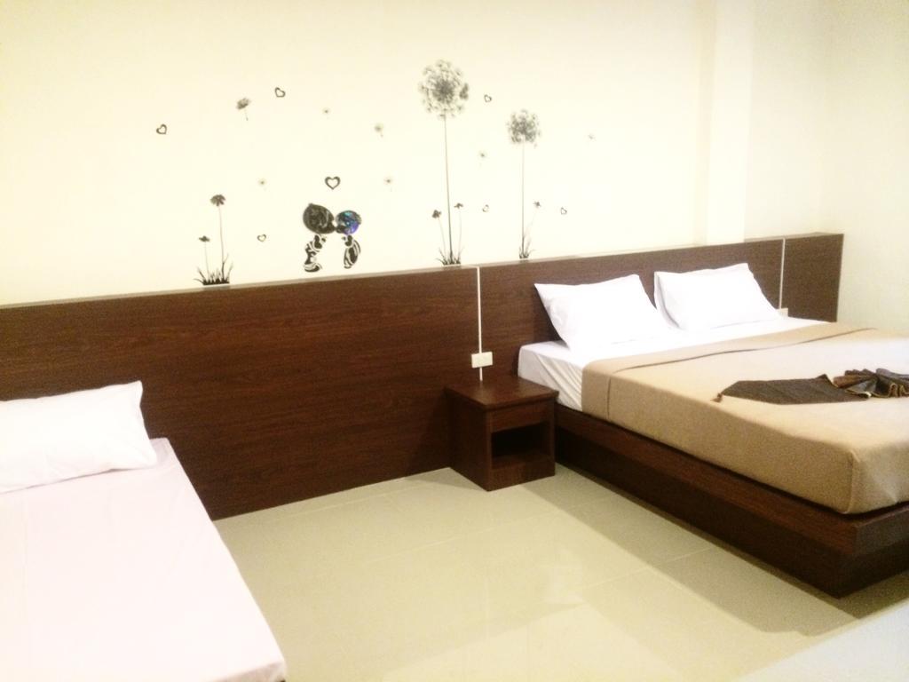 Phuthara Hostel Пхукет Номер фото
