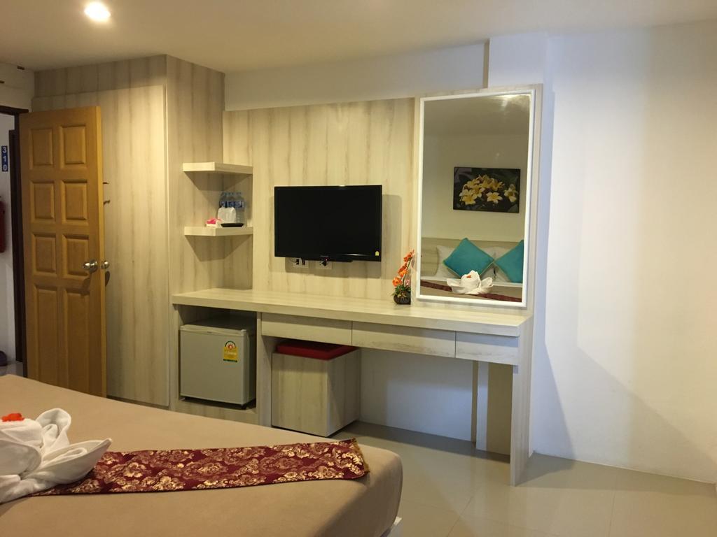 Phuthara Hostel Пхукет Экстерьер фото
