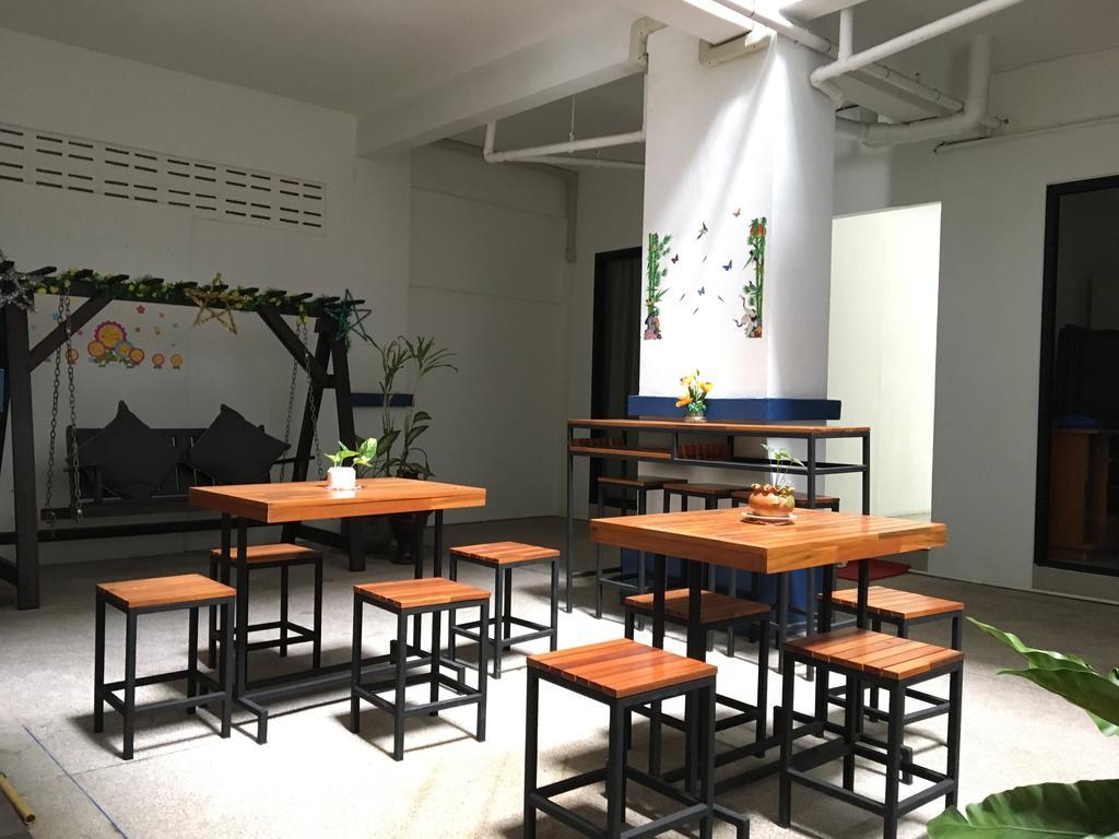 Phuthara Hostel Пхукет Экстерьер фото
