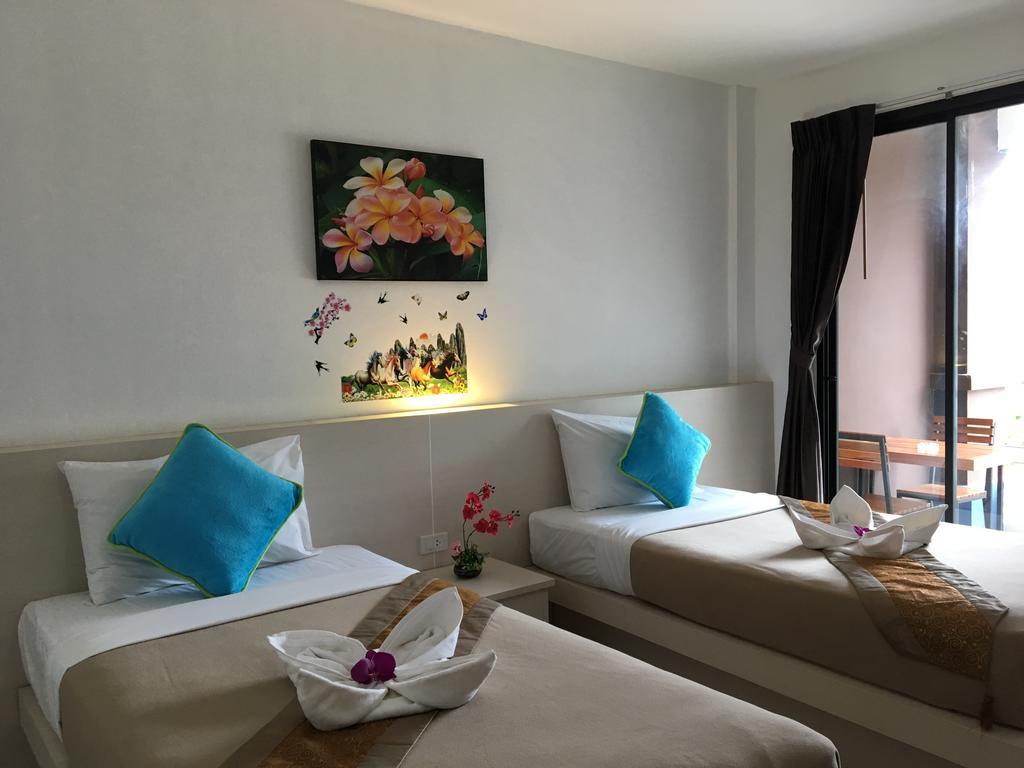 Phuthara Hostel Пхукет Экстерьер фото