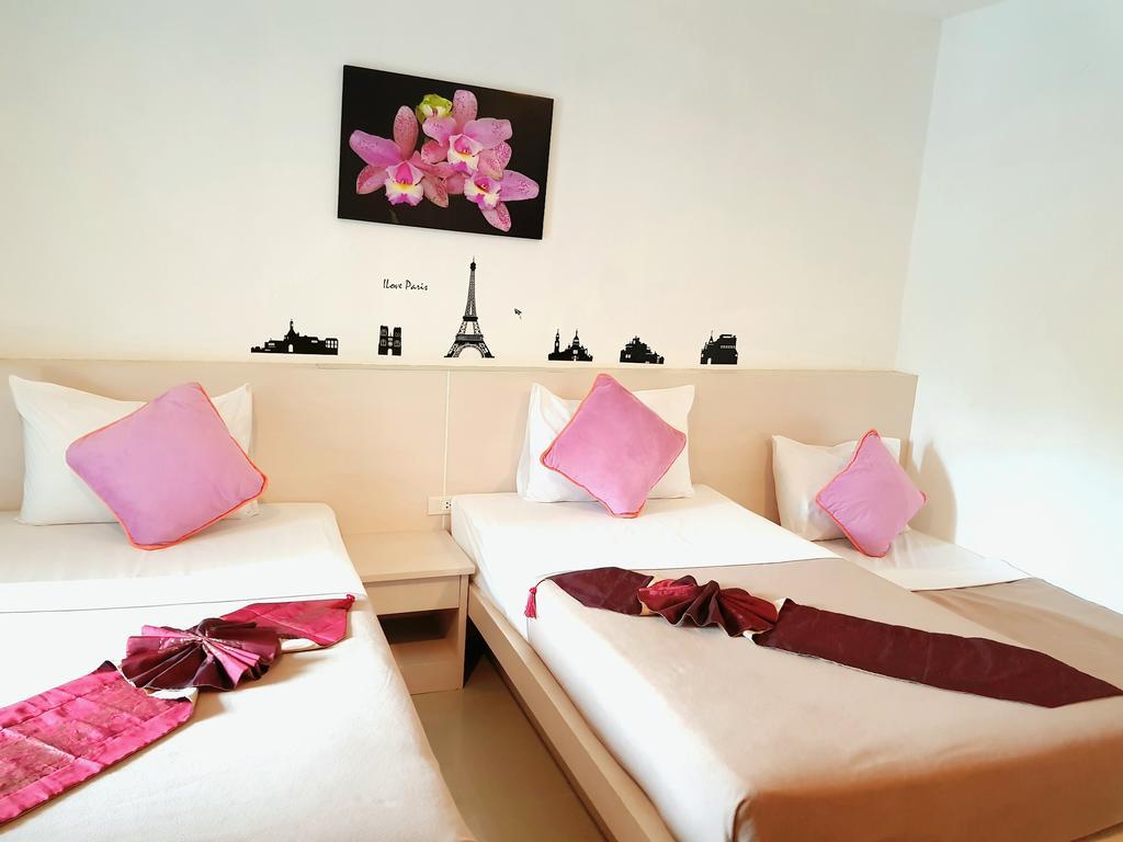 Phuthara Hostel Пхукет Экстерьер фото