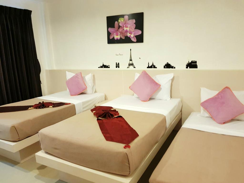 Phuthara Hostel Пхукет Экстерьер фото