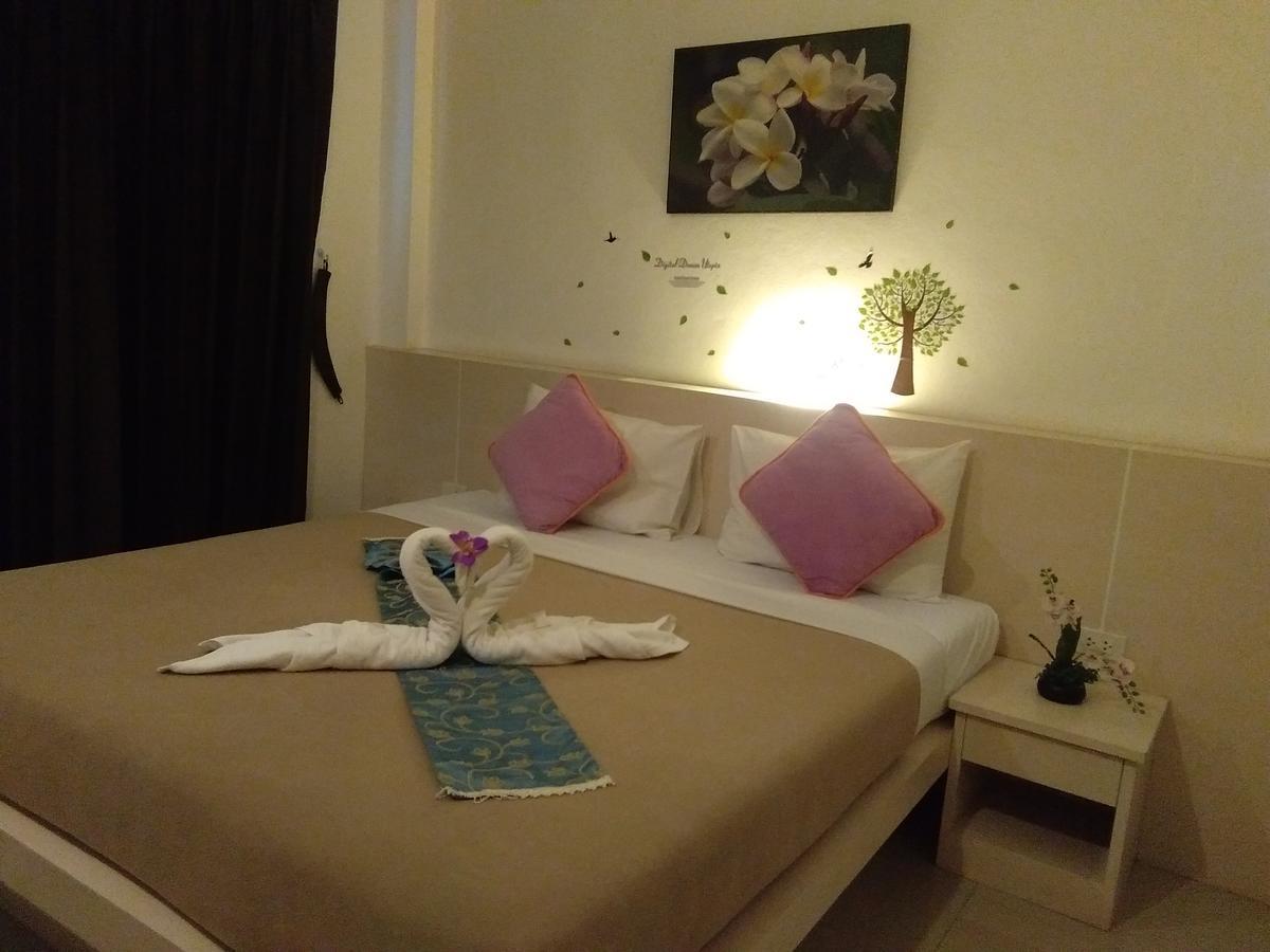 Phuthara Hostel Пхукет Экстерьер фото