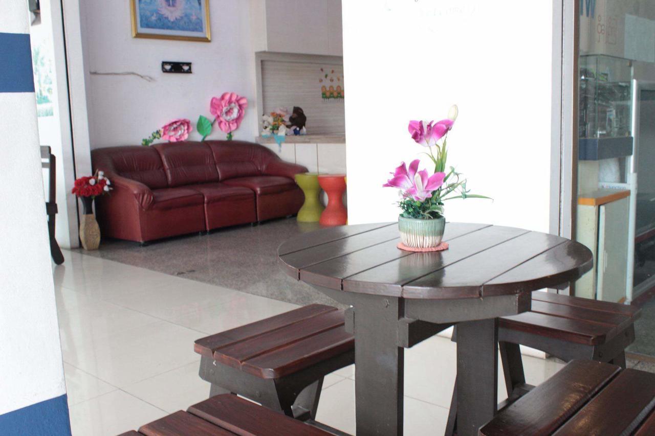Phuthara Hostel Пхукет Экстерьер фото