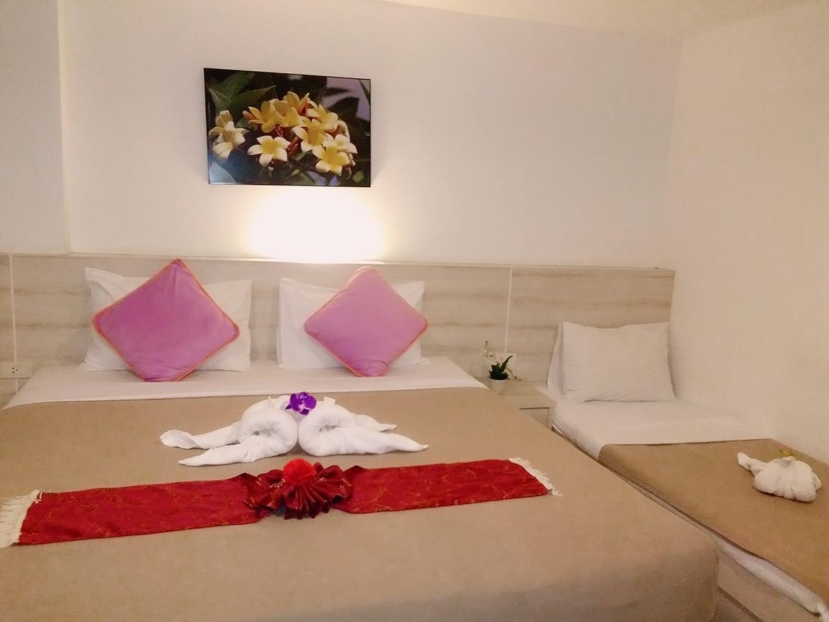 Phuthara Hostel Пхукет Экстерьер фото