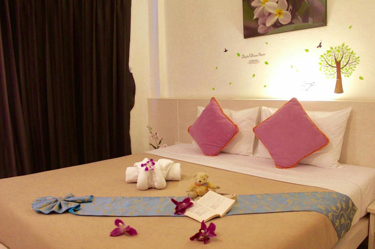 Phuthara Hostel Пхукет Экстерьер фото