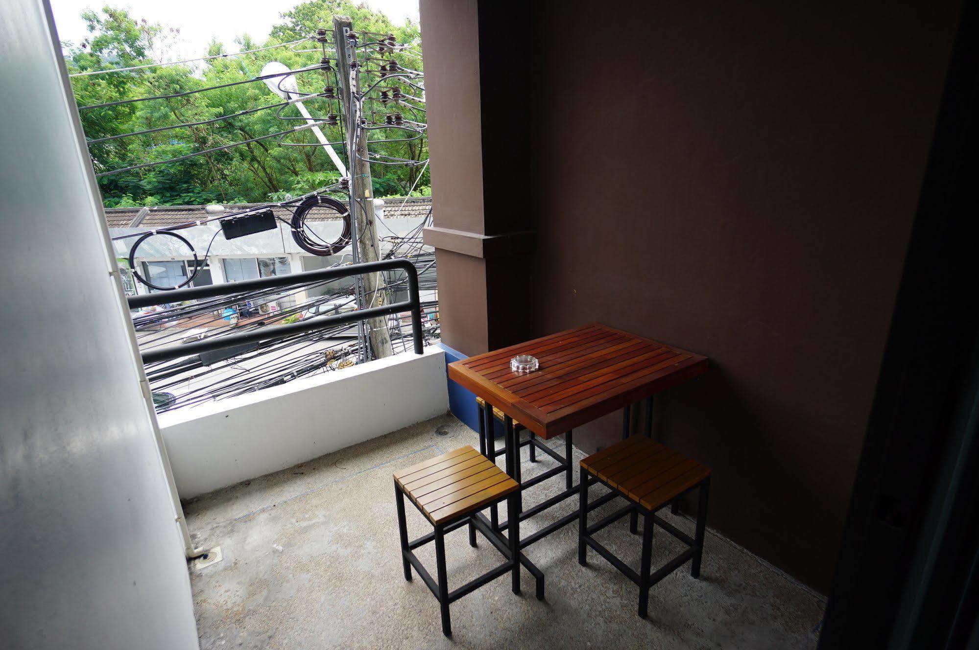 Phuthara Hostel Пхукет Экстерьер фото